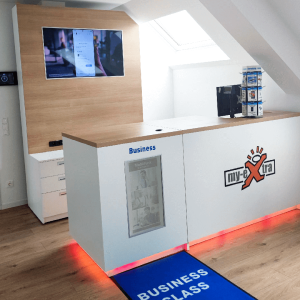 brodos.net-tv-im-einsatz-theke-smartphone